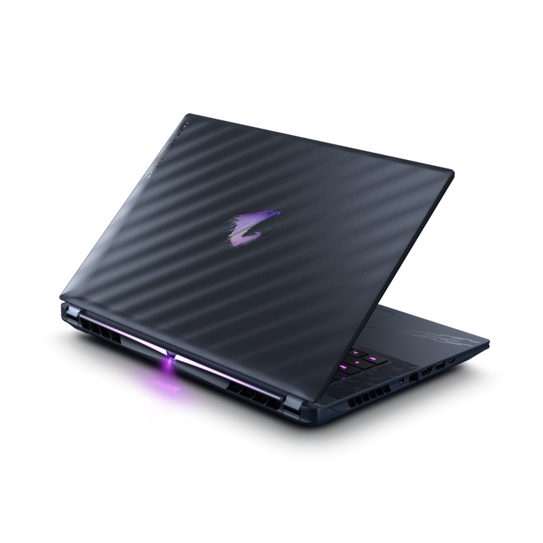 GIGABYTE AORUS MASTER 16 BZHC6PTE64SP ordenador portatil Intel Core Ultra 9 275HX Portatil 40,6 cm (16'') WQXGA 32 GB DDR5-SDRAM 1 TB SSD NVIDIA GeForce RTX 5090 Wi-Fi 7 (802.11be) Windows 11 Pro Negro