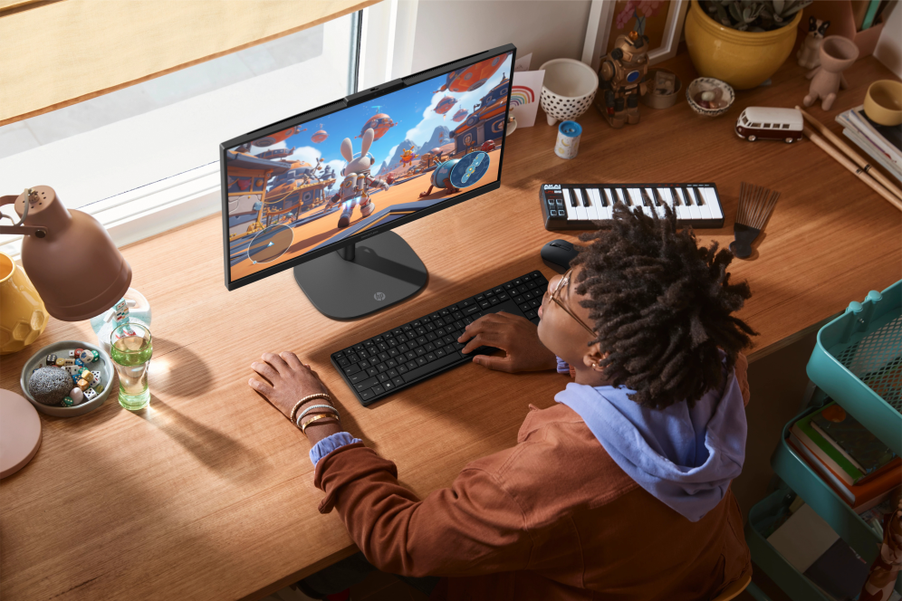 HP OmniStudio All-in-One Desktop 24-cu0044ns PC Intel Core 5 120U 60,5 cm (23.8'') 1920 x 1080 Pixeles 16 GB DDR5-SDRAM 512 GB SSD FreeDOS Wi-Fi 7 (802.11be) Blanco