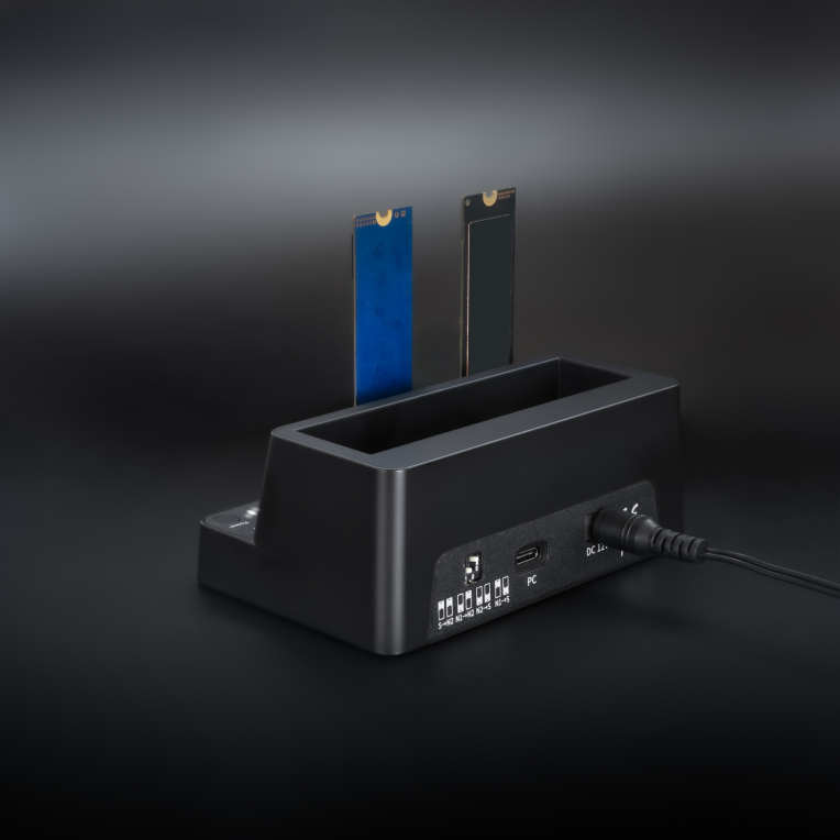 TooQ Docking Station USB-C 3.2 Gen 2 Dos Bahias para SSD M.2 NVMe + Bahia para 2,5''- 3,5'' para HDD + Clonador, Negro