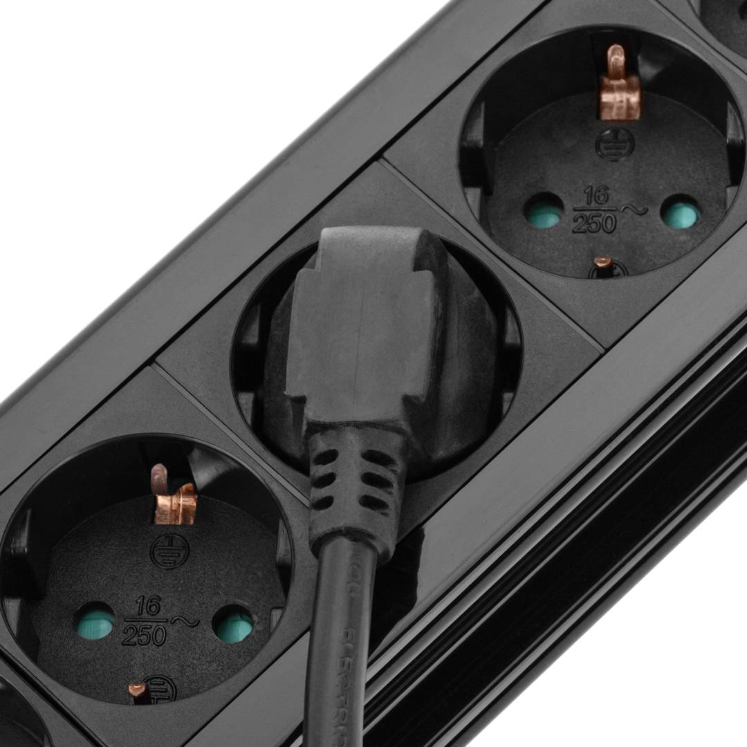 Regleta de enchufes 10 schuko con interruptor y protección sobretensiones negro (1.5m cable)