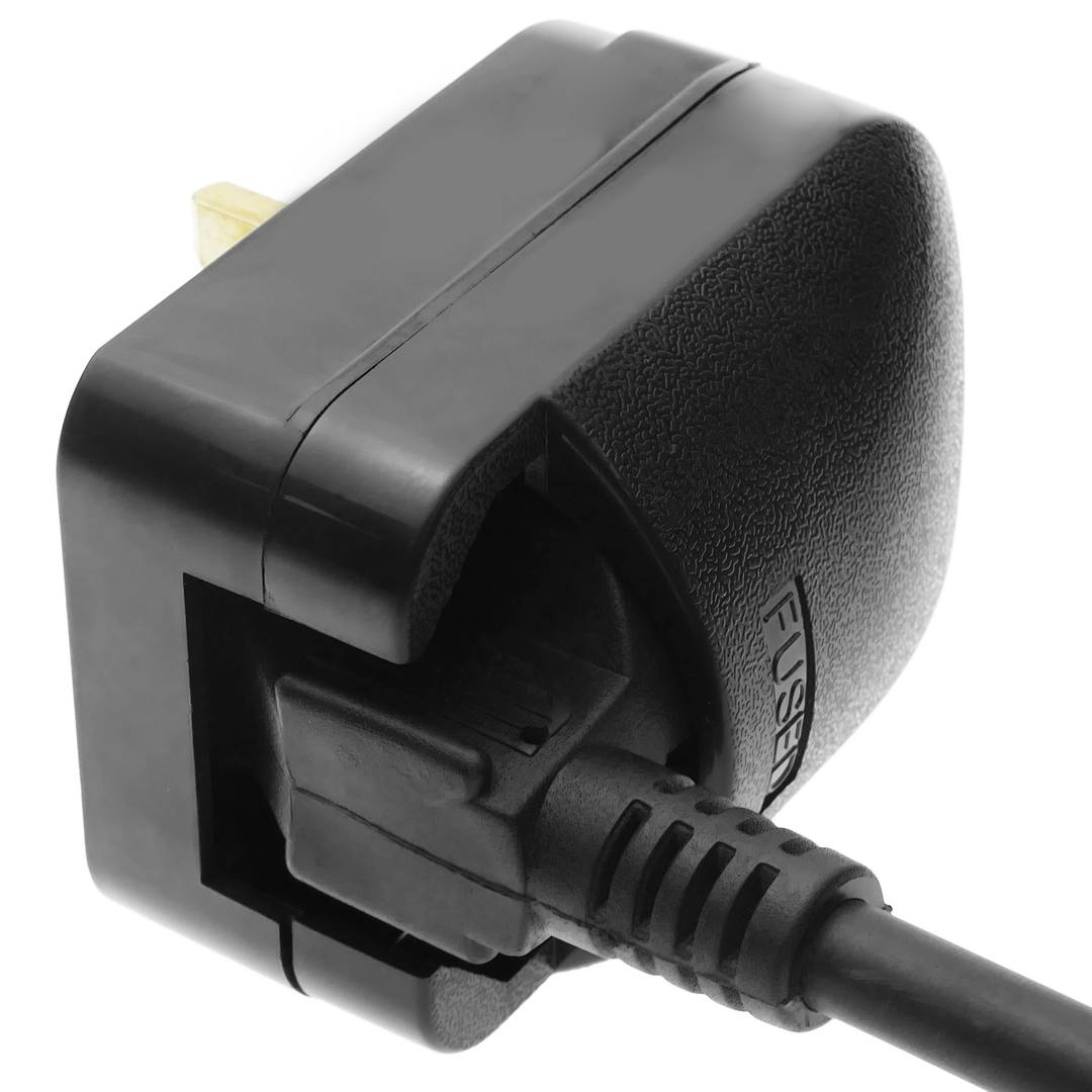 Adaptador enchufe Europa a Reino Unido tipo clavija schuko hembra a clavija BS1363 macho fijo