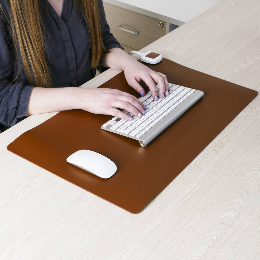 Alfombra y superficie térmica con calefacción para escritorio suelo y pies de 60 x 36 cm 65W marrón