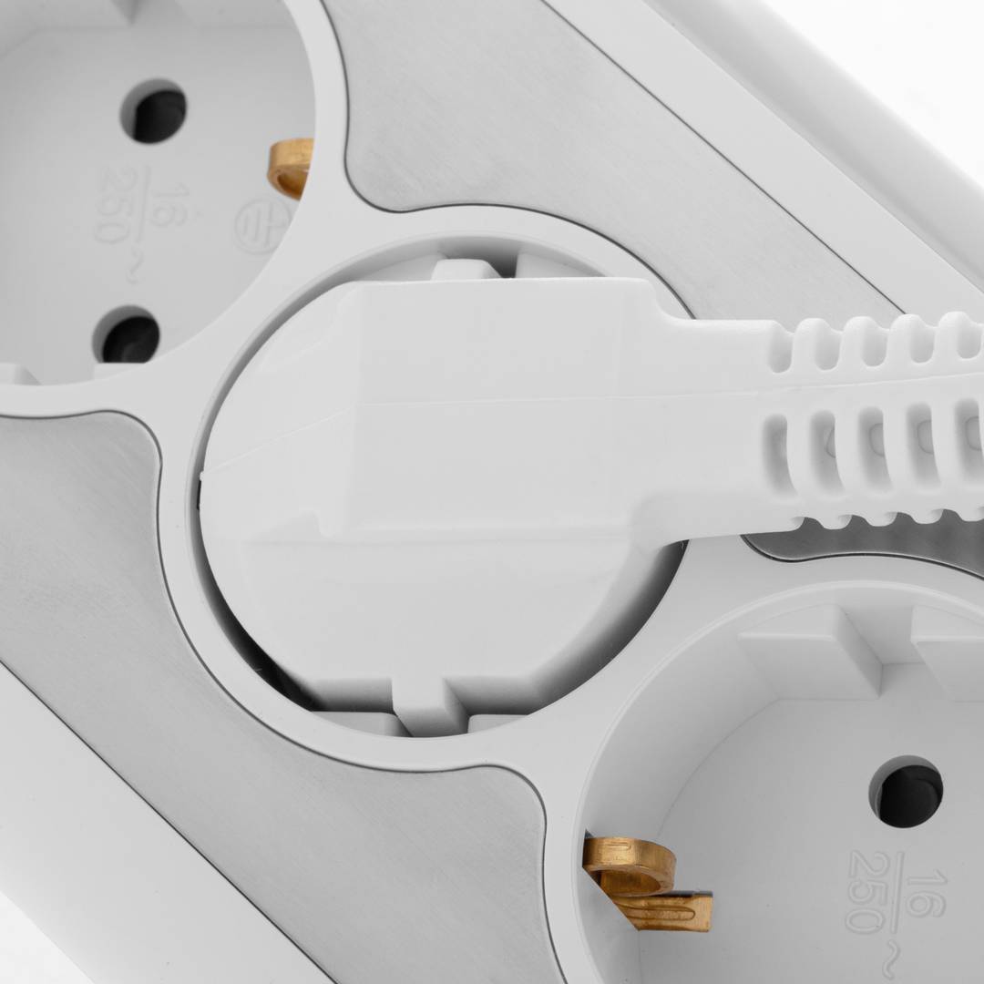 Regleta sobremesa de 3 enchufes schuko con 1 puerto USB y 1 USB-C blanco