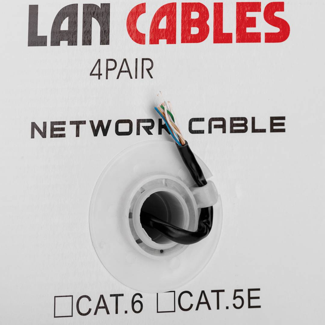 Bobina de cable de red ethernet Cat. 5e UTP CCA de 100 m rígido de color negro