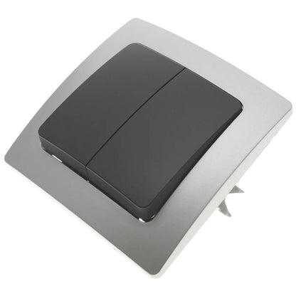 Conmutador doble empotrable con marco 80x80mm serie Lille de color plata y gris