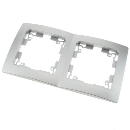 Marco doble para 2 mecanismos empotrables 150x80mm serie Lille de color plata y gris