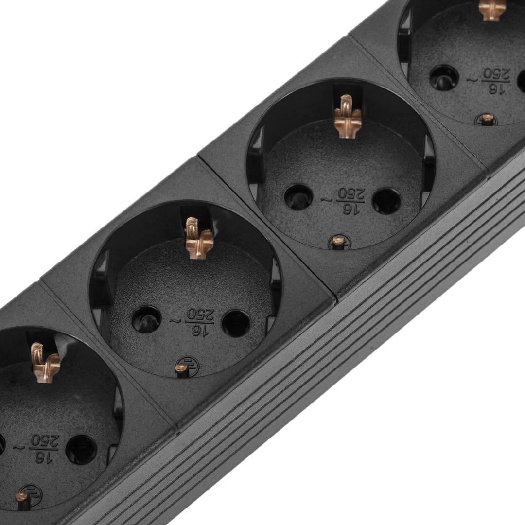 Regleta de enchufes para armario rack 19' 1U con 8 schuko e interruptor y cable de 3 metros C14