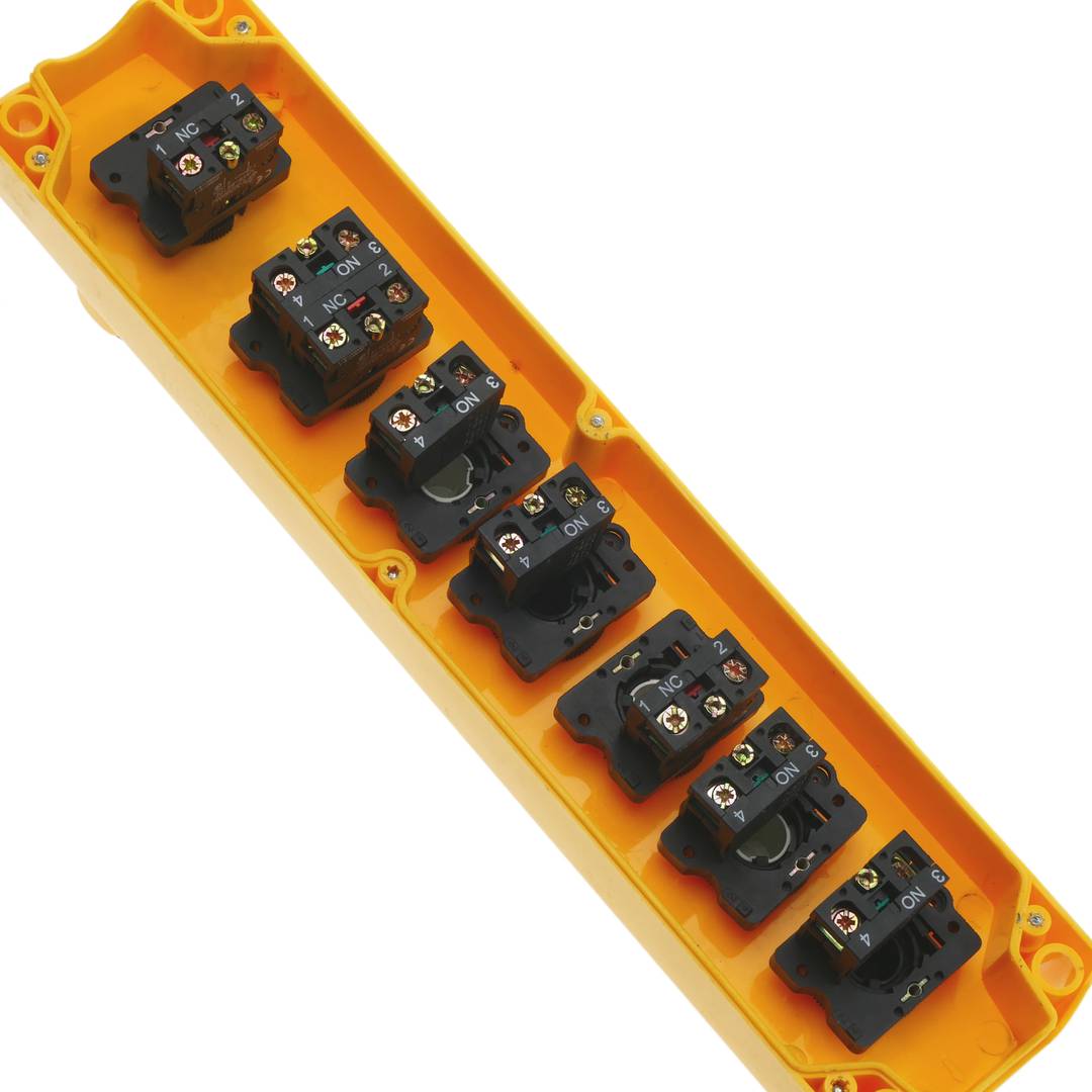 Caja de 5 pulsadores momentáneos y parada de emergencia i selector de la serie LAY5