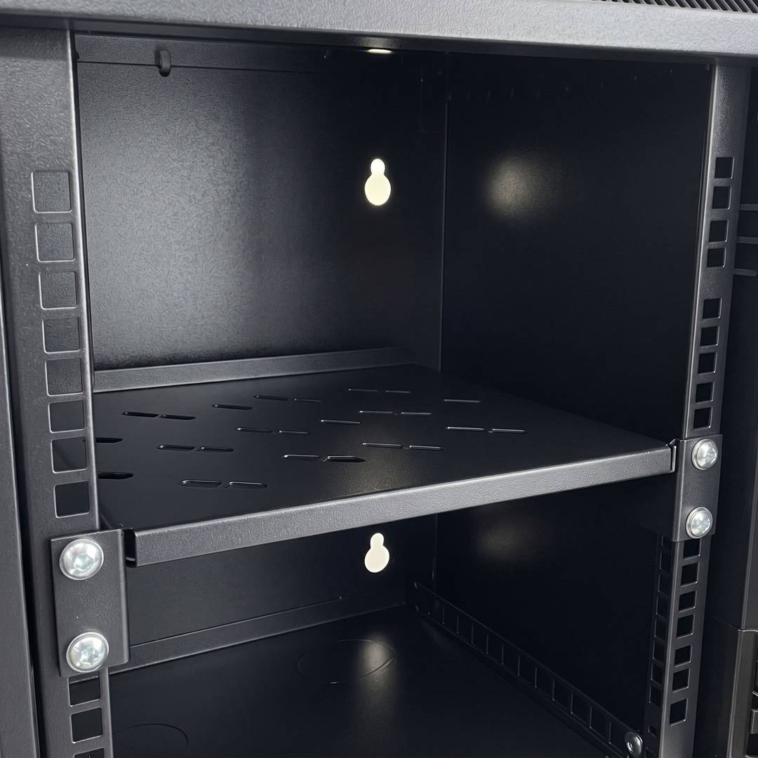Armario rack mural 10' 6U 310x280x370mm con bandeja TENRack GO montado