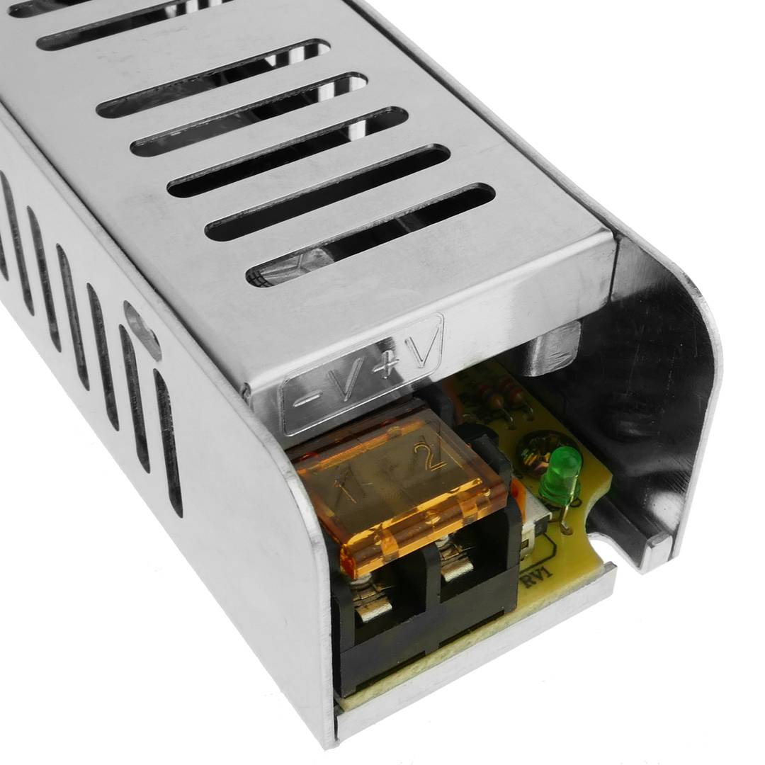 Fuente de alimentación industrial 12VDC 5A. Tamaño 40 x 159 x 32 mm