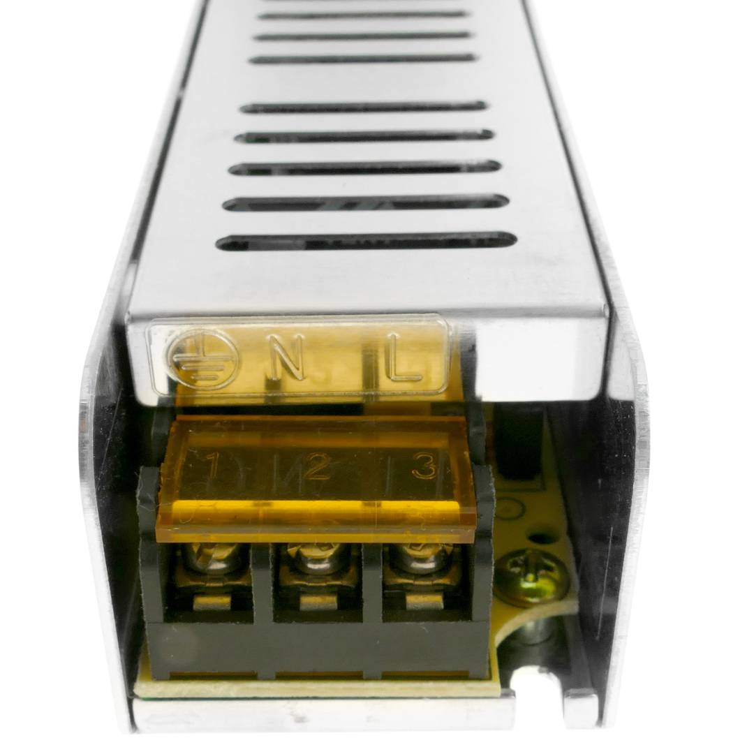 Fuente de alimentación industrial 12VDC 5A. Tamaño 40 x 159 x 32 mm