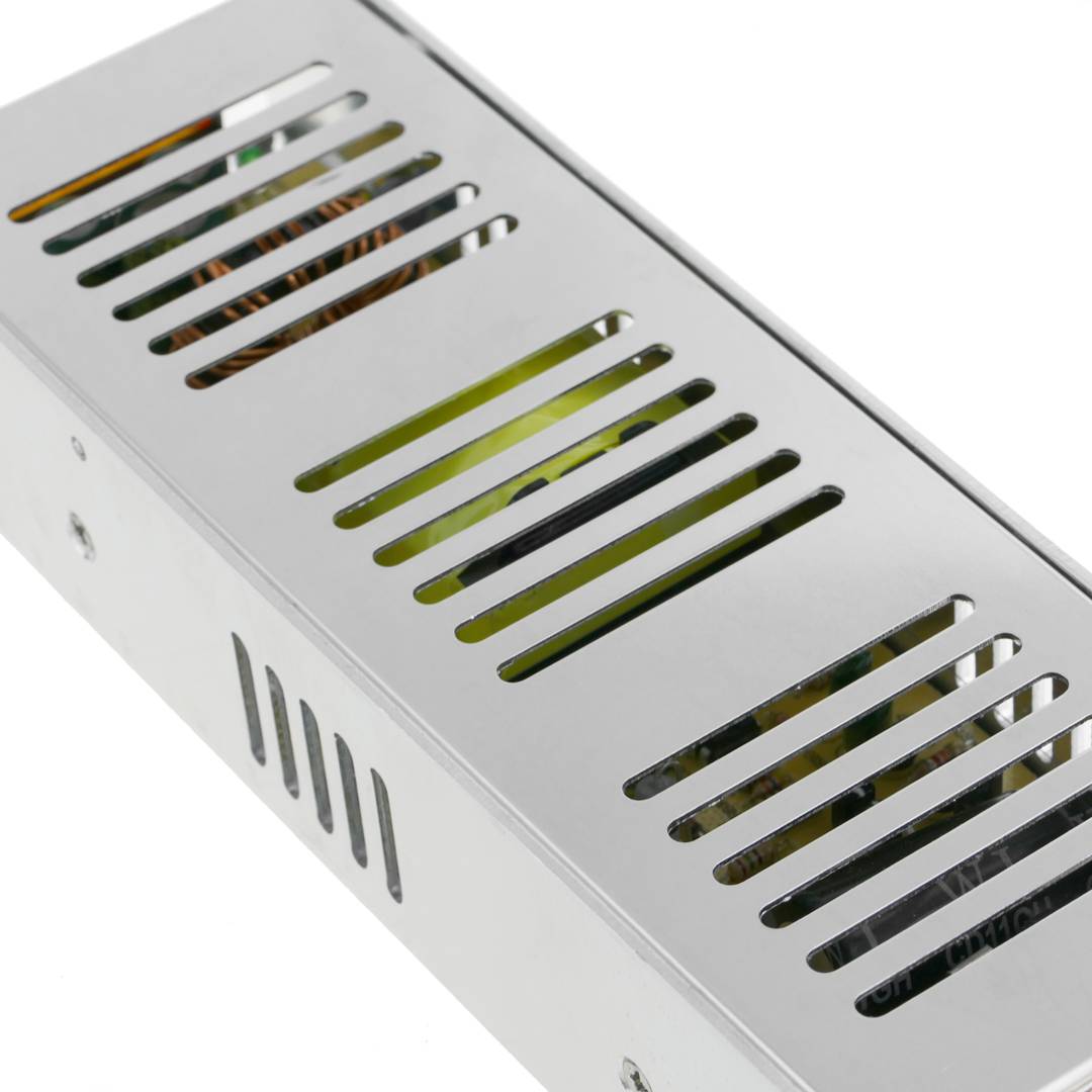 Fuente de alimentación industrial 12VDC 16.7A. Tamaño 68 x 222 x 40 mm