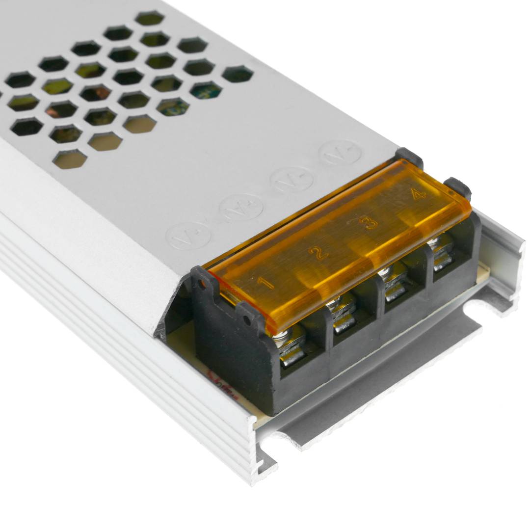 Fuente de alimentación industrial de superficie 12VDC 12.5A. Tamaño 53 x 235 x 21 mm