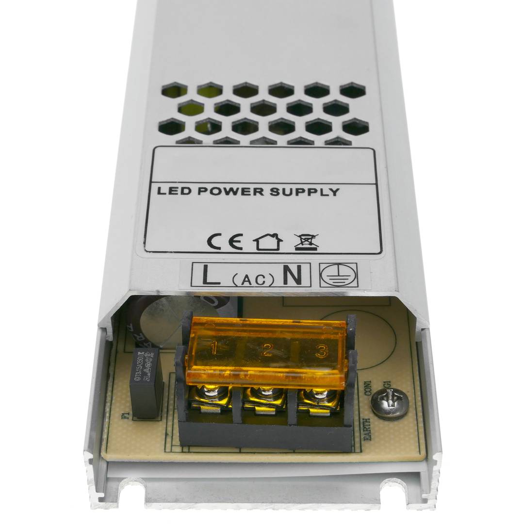 Fuente de alimentación industrial de superficie 12VDC 25A. Tamaño 53 x 308 x 21 mm